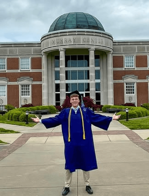 Made Scholarships voetballer Reijmar Westerbroek viert zijn afstuderen aan Oakland City University, het bewijs van succesvol sporten en studeren in Amerika.